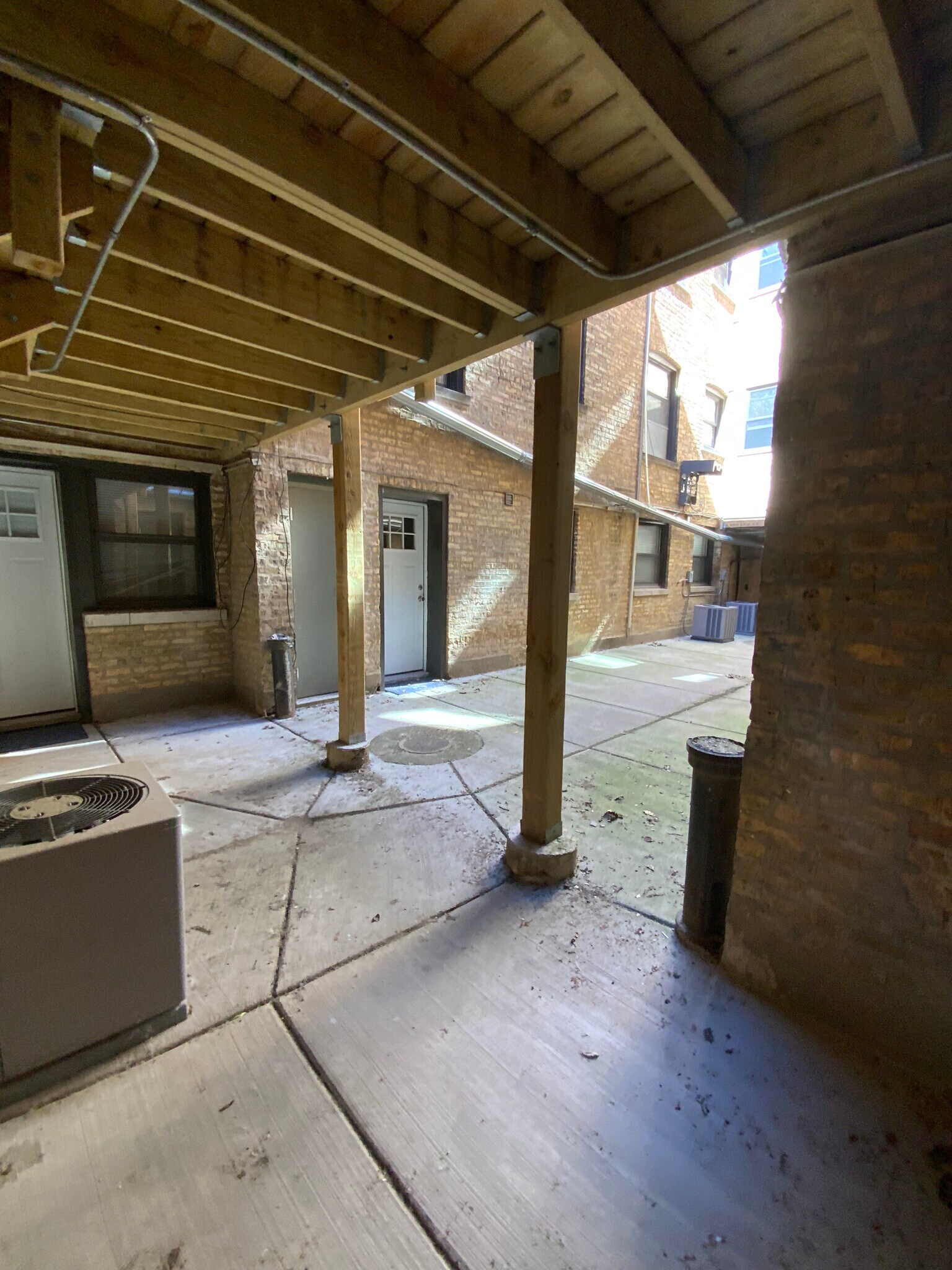 Building Photo - 1143 Maple Ave