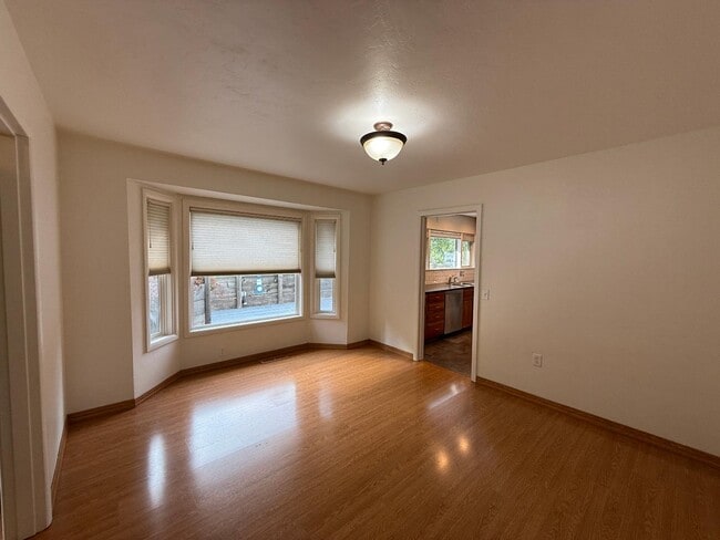 Building Photo - 580 N 13th St