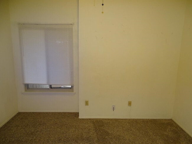 Building Photo - 206 N Troy Ave