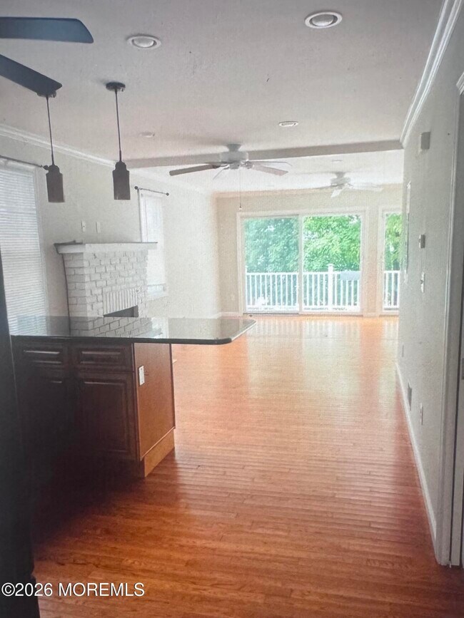 Building Photo - 1137 Woodmere Dr