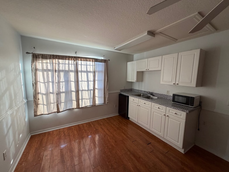 Building Photo - 252 Coco Plum Dr