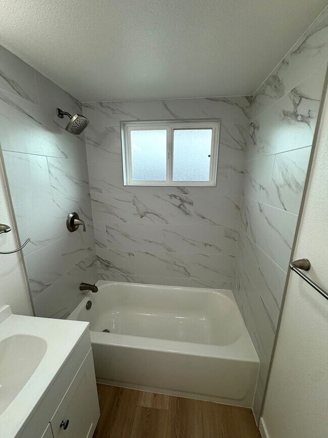 Building Photo - 1145-1149 Montauk Lane