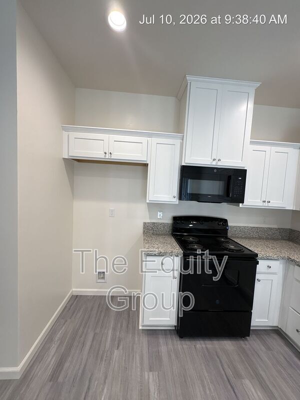 Building Photo - 735 S Pinkham St