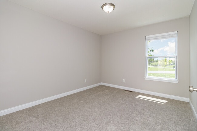 Building Photo - 2301 Point Pl