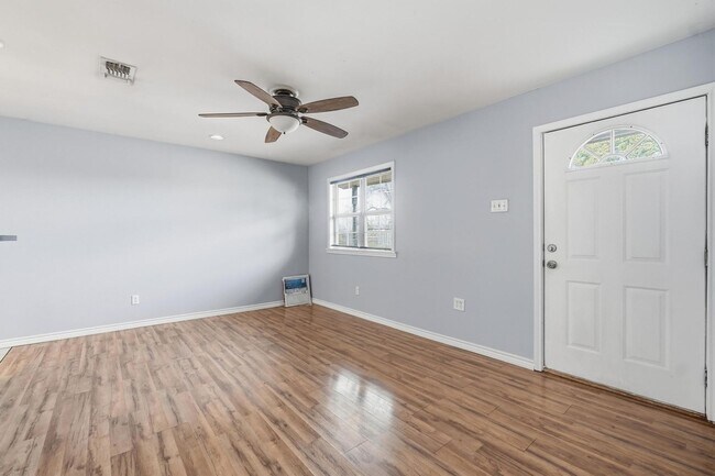Building Photo - 1741 Pasadena Dr
