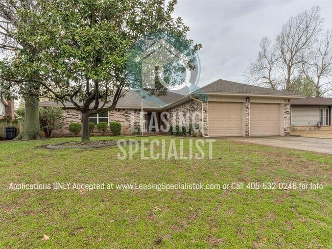 Building Photo - Stunning Yukon 3 Bed 2 Bath Home Available...