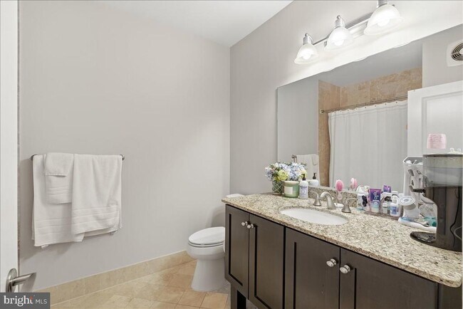 Building Photo - 1418 N Rhodes St