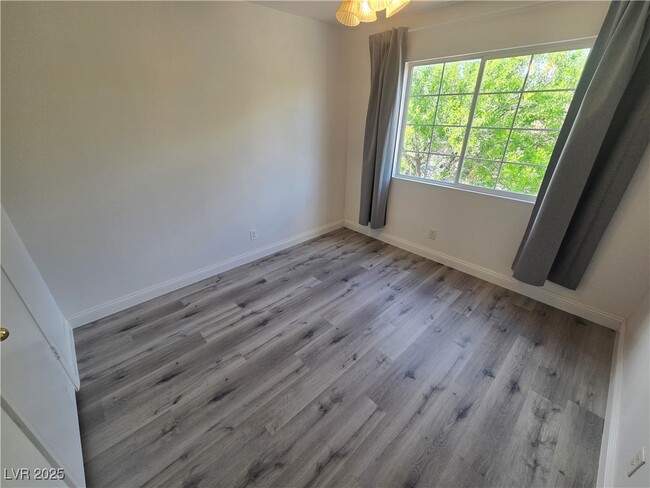 Building Photo - 9893 Canyon Peak Dr