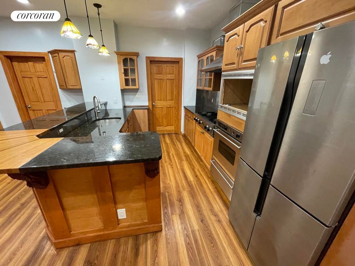 Building Photo - 332 Locust St