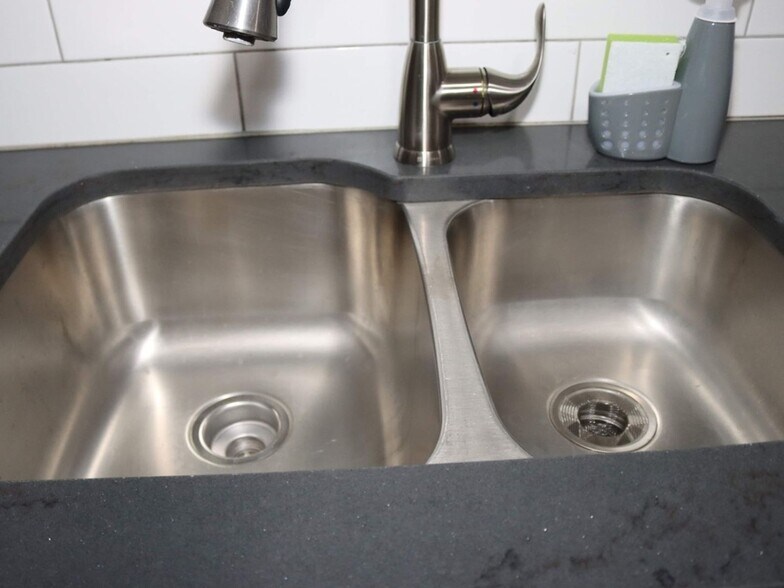 Building Photo - 19038 E Carmel Dr