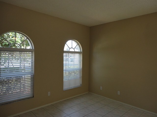 Building Photo - 451 Sand Ridge Dr