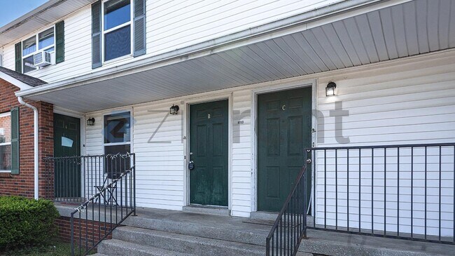 Building Photo - Unit APT B