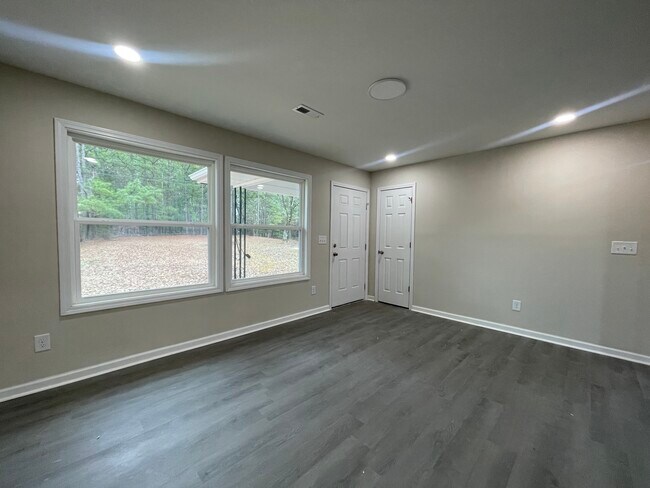 Building Photo - N Main St Holly Springs