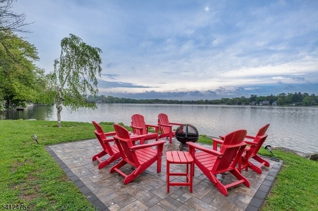 Building Photo - 121 Bearfort Rd