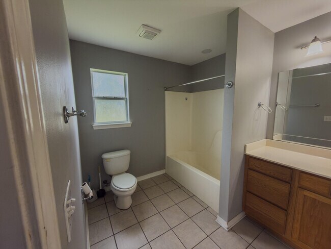 Building Photo - 2548 Houston Cir