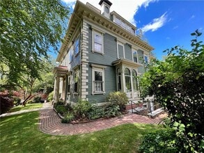 Building Photo - 367 Benefit St