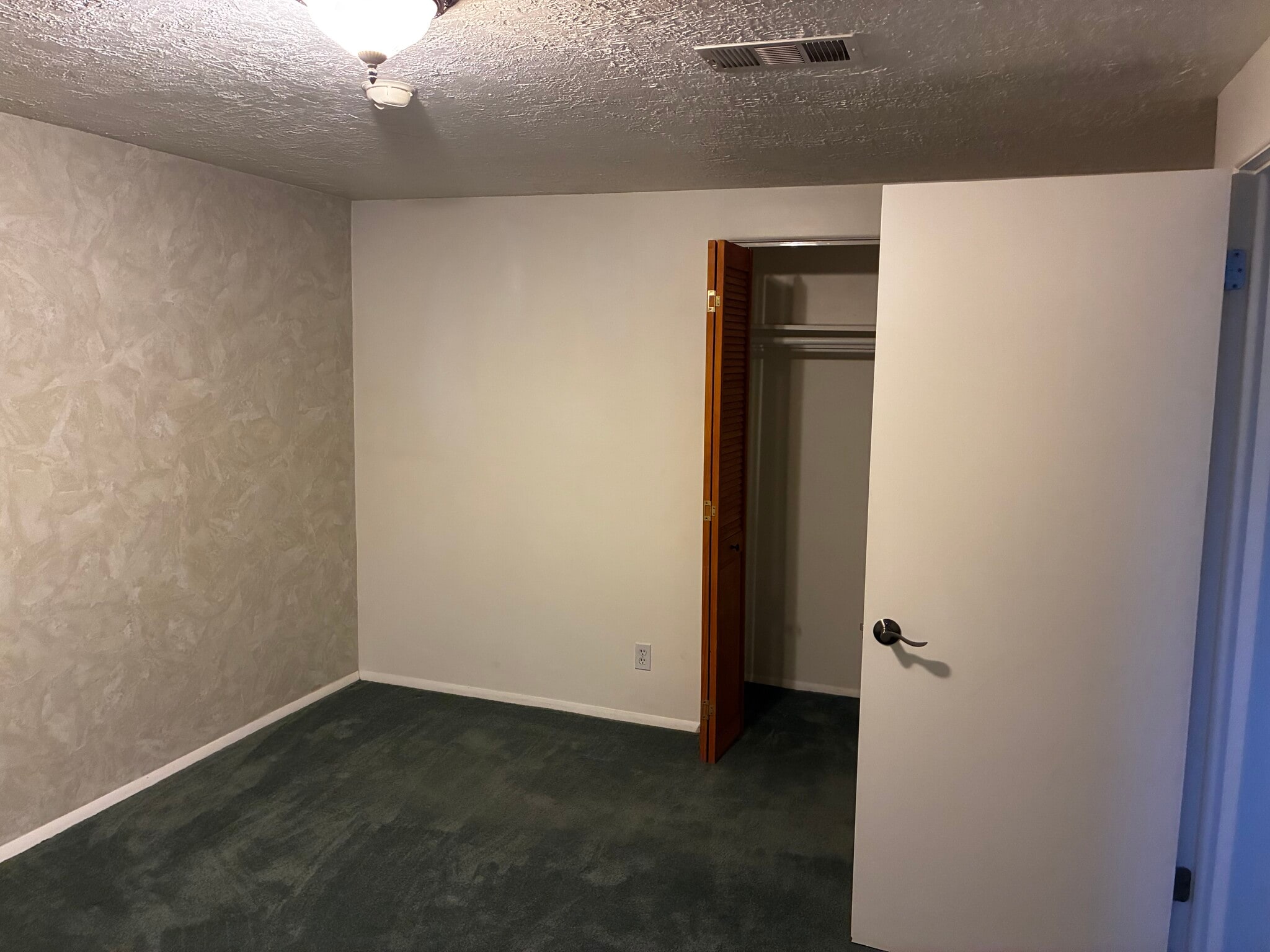 Building Photo - 4220 S Lynne Ln