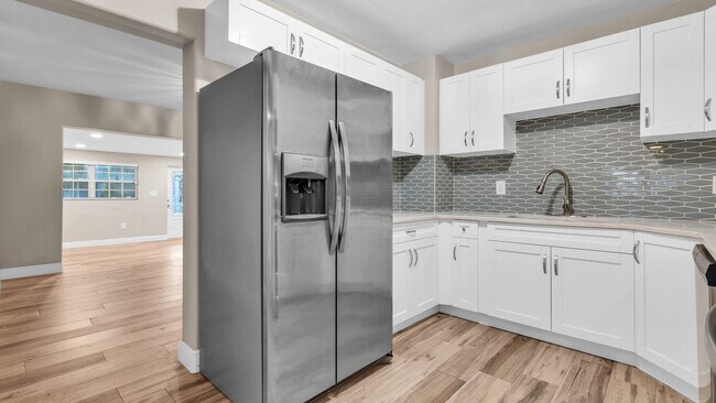 Building Photo - Spacious remodeled South Tampa 4BR/3BA hom...