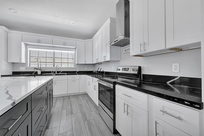 Building Photo - 3555 Ashfield Dr
