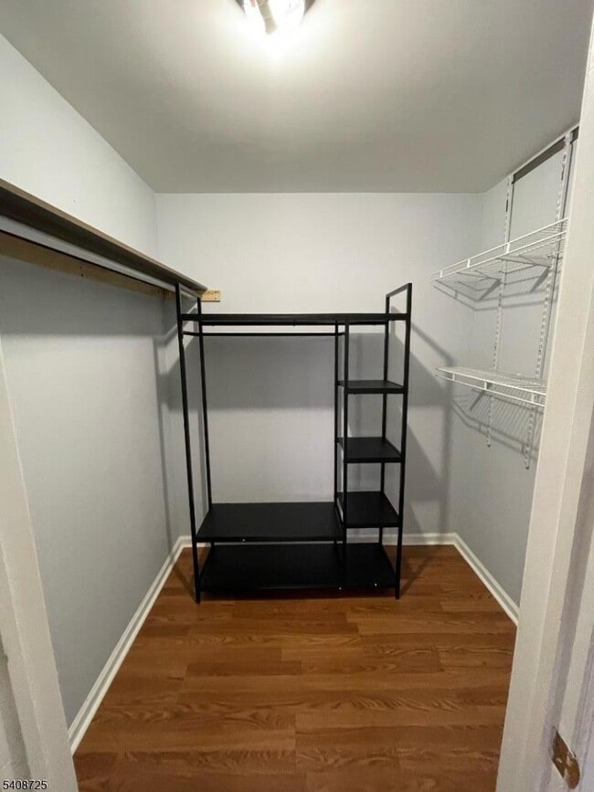 Building Photo - 301 Pinelli Dr