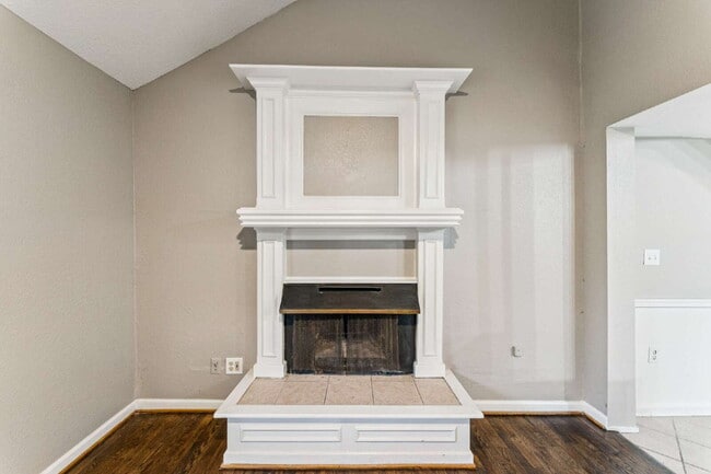 Building Photo - Charming 2 Bedroom, 2 Bath with Extra Loft Space Available Now!