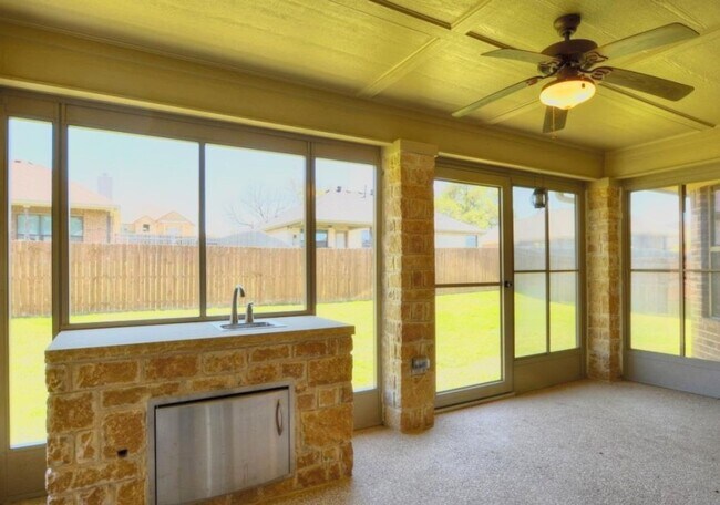 Building Photo - Harker Heights Home With Upgraded Features