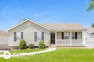 Building Photo - 1024 NE Queens Ct