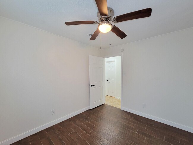 Building Photo - 10010 Sagecanyon Dr