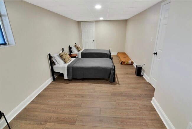Building Photo - 73 Willow Tree Cir