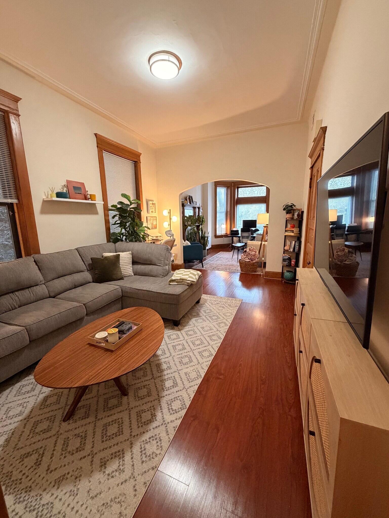 Building Photo - 1037 N Damen Ave