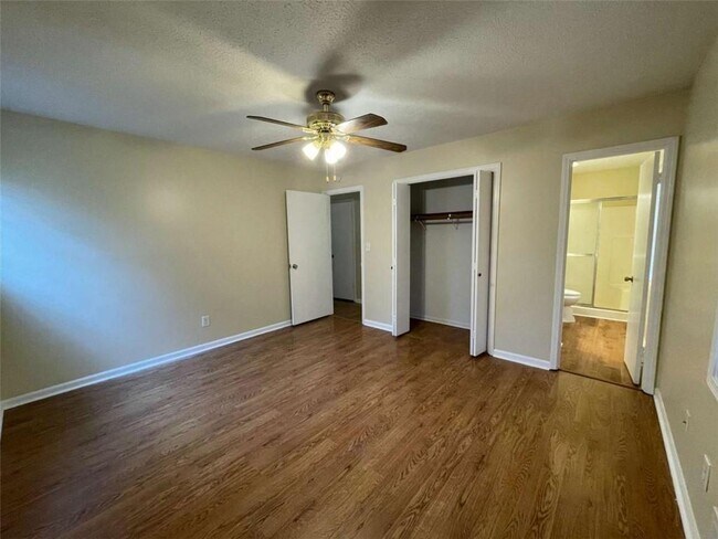 Building Photo - 2596 Woodland Dr NW
