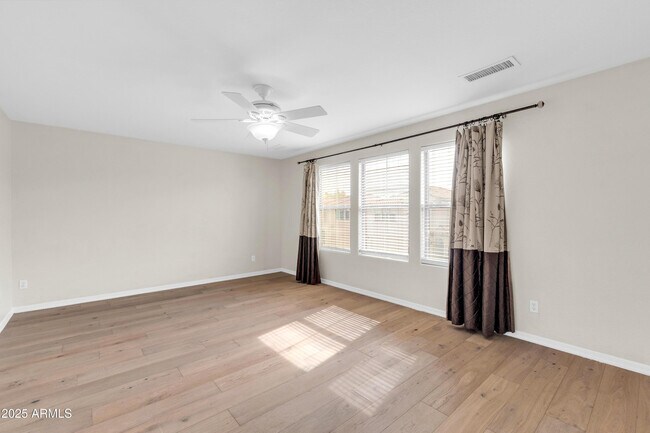 Building Photo - 2040 W Kathleen Rd