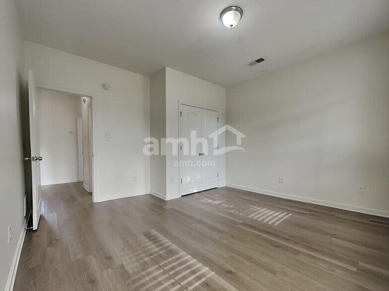 Building Photo - 7138 Arcastle Loop E