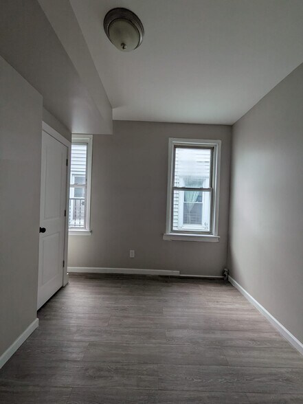 Building Photo - 244 Duncan Ave