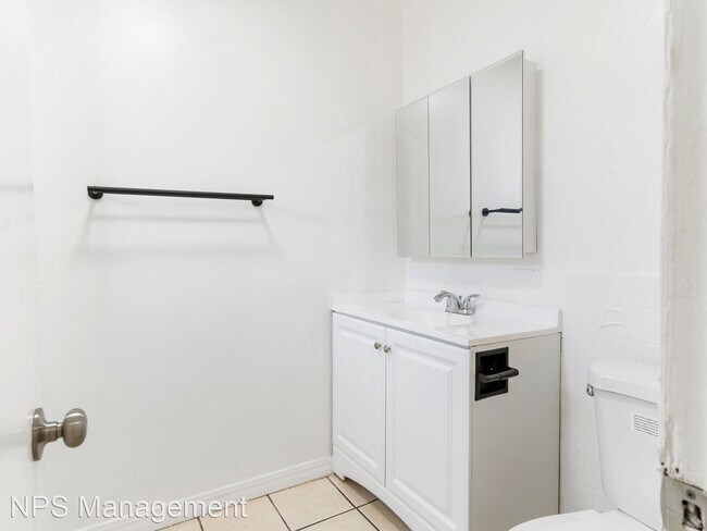 Building Photo - 3 br, 1 bath Apartment - 409 South Harris ...