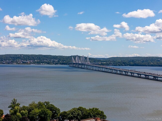 Building Photo - 21 Elysian Ave