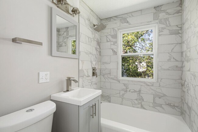 Building Photo - 25 Paragon Rd