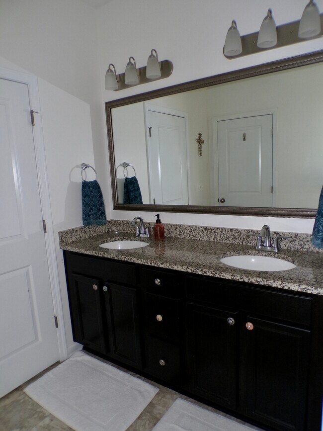 Building Photo - 114 Eldon Dr