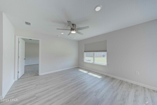 Building Photo - 282 Boggy Creek Way