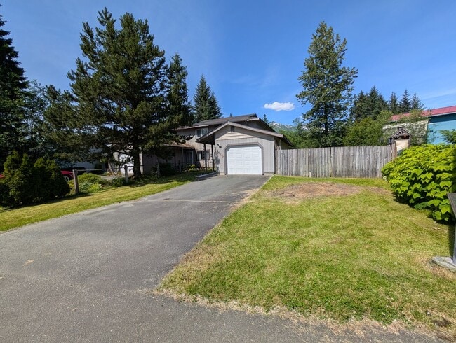 Building Photo - Valley Townhome, 3BD/1.5BA, Fully Fenced Y...
