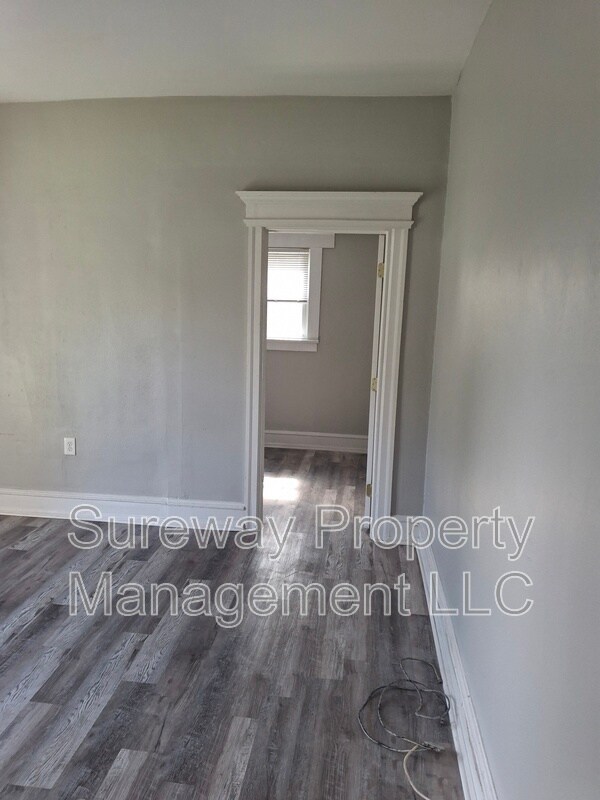 Building Photo - 401-403-403 Champion Ave
