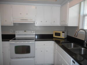 Building Photo - 1775 Highland Ave
