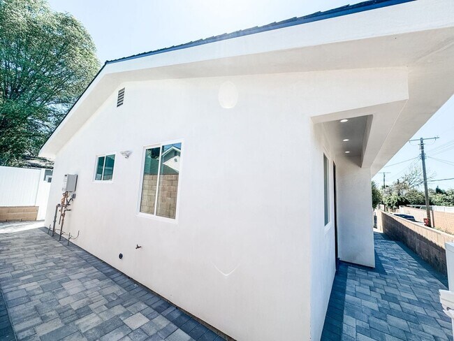 Building Photo - 9637 Corbin Ave
