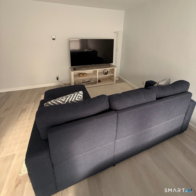 Building Photo - 30 Glenbrook Rd