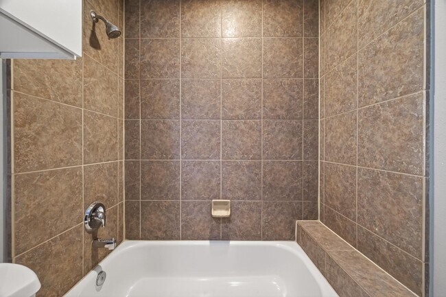 Building Photo - 6911 Yellowstone Way Dr