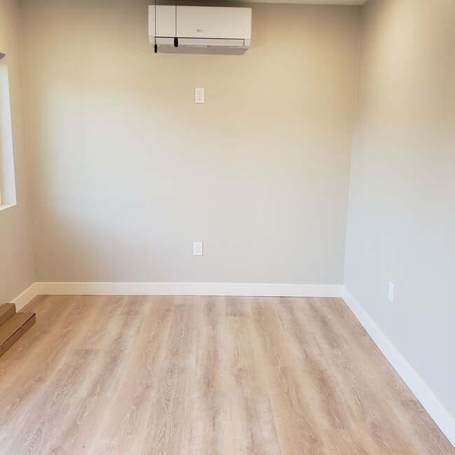 Building Photo - 6861 Yellowstone Dr