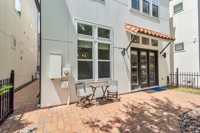 Building Photo - 1716 Upland Lakes