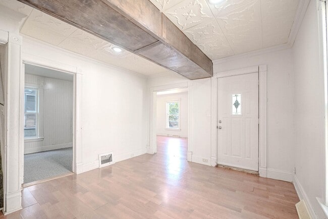 Building Photo - 819 Oakland Dr