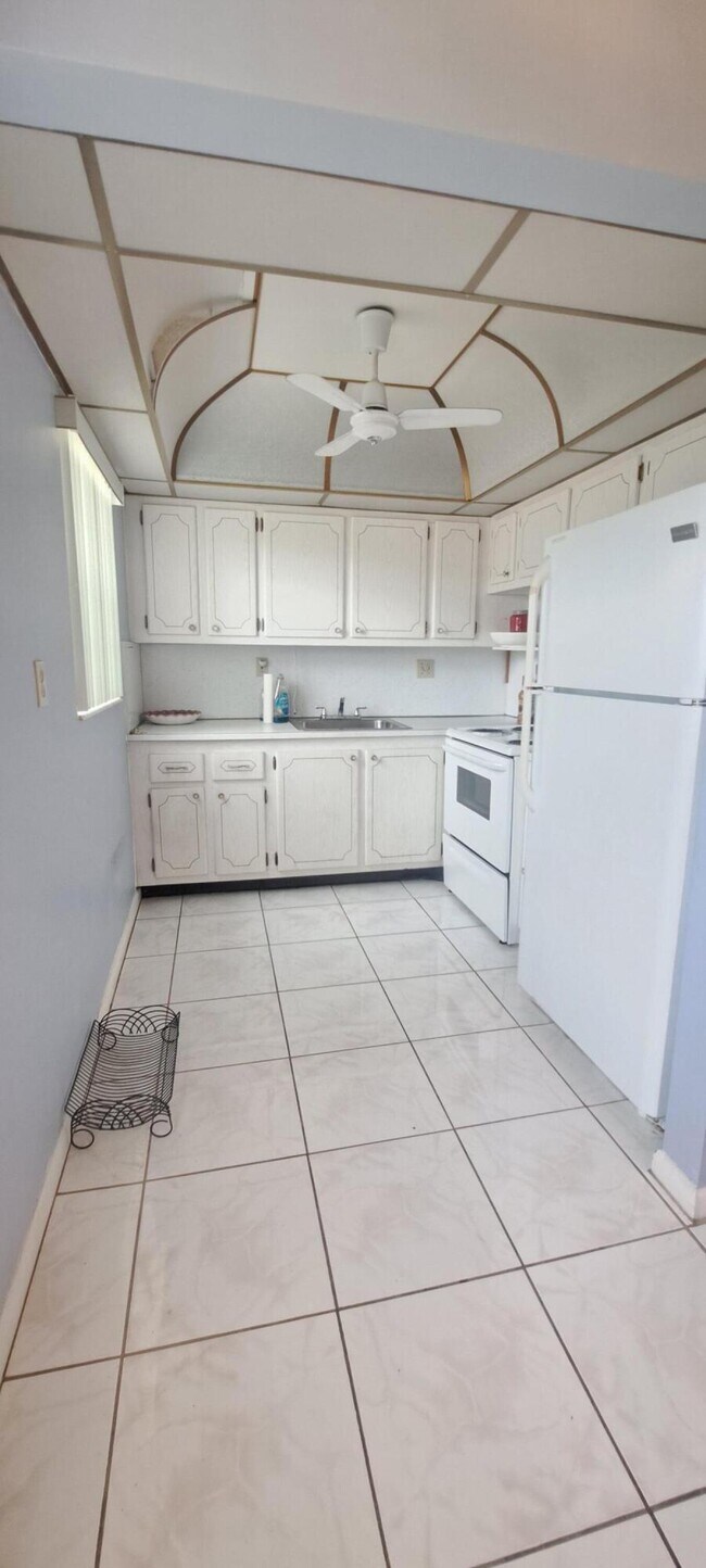 Building Photo - 230 Bedford E