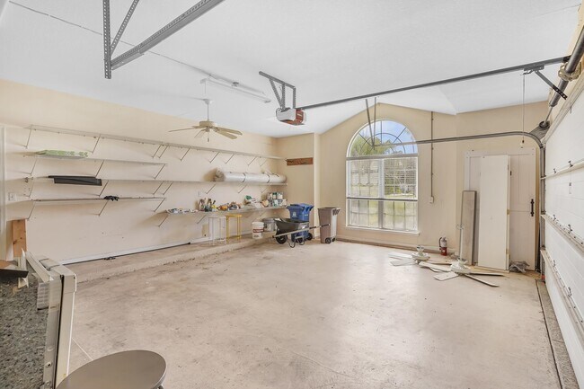 Building Photo - 506 Lakeway Dr